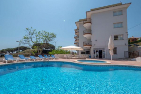 Гостиница Apartamentos AR Family Muntanya Mar  Бланес